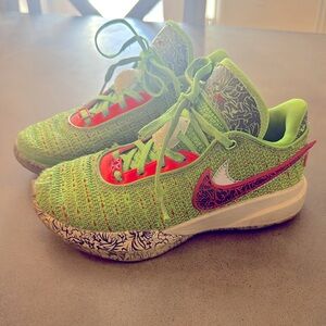 Lebron 20 XX ‘Stocking Stuffer Boys Basketball Shoe size 6Y